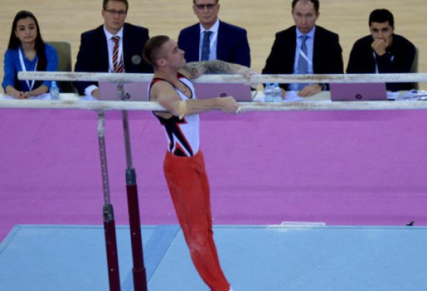 Azərbaycan gimnastı Bakıda Dünya Kubokunda qollarda hərəkətlərdə qızıl qazandı (FOTO)