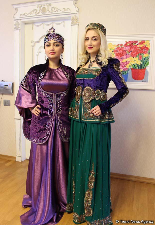 Səfirlərin xanımları milli geyimlərimizdə Novruza hazırlaşırlar (FOTO)