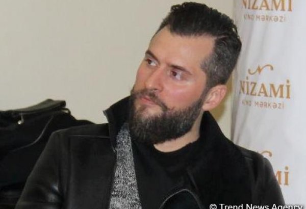 Tanınmış Rusiya müğənnisi İrakli Pirtsxalava "Cücələrim" oxuyubmuş... (FOTO)