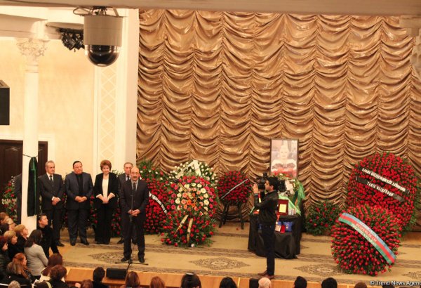 İlhamə Quliyevanı son mənzilə alqışlarla yola saldılar (FOTO)