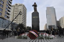 Azərbaycan ictimaiyyəti Xocalı soyqırımı qurbanlarının xatirəsini yad edir (FOTO)