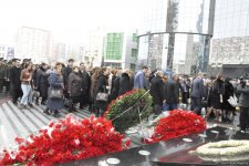 Azərbaycan ictimaiyyəti Xocalı soyqırımı qurbanlarının xatirəsini yad edir (FOTO)
