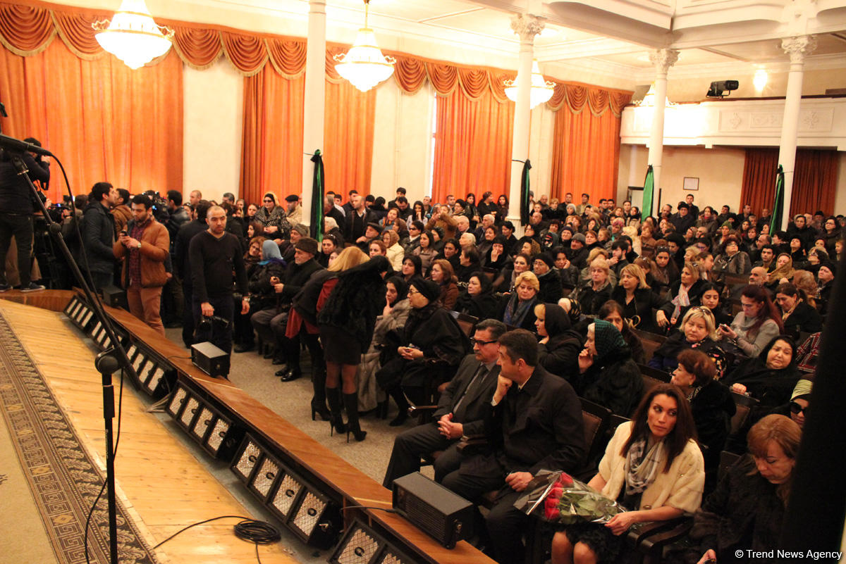 İlhamə Quliyevanı son mənzilə alqışlarla yola saldılar (FOTO)