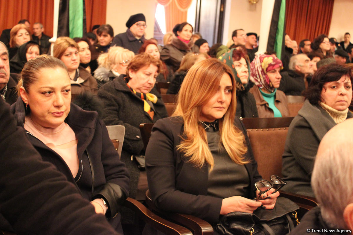 İlhamə Quliyevanı son mənzilə alqışlarla yola saldılar (FOTO)