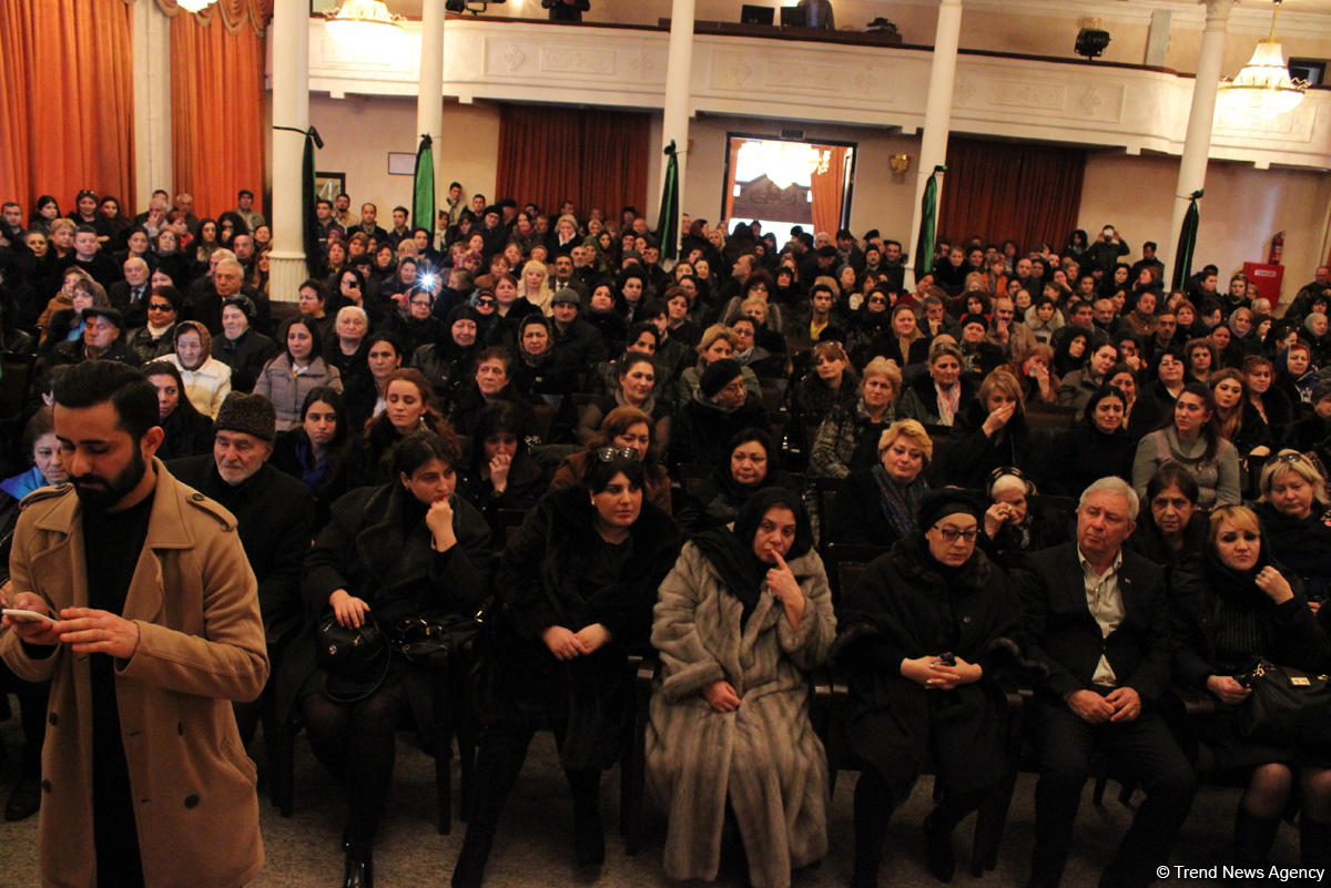 İlhamə Quliyevanı son mənzilə alqışlarla yola saldılar (FOTO)
