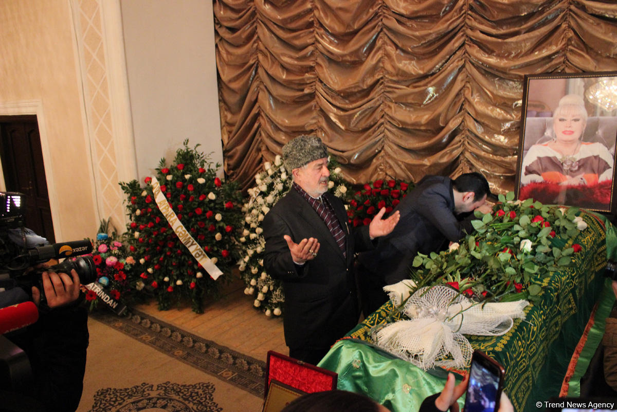 İlhamə Quliyevanı son mənzilə alqışlarla yola saldılar (FOTO)