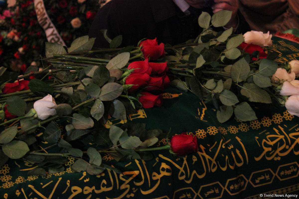 İlhamə Quliyevanı son mənzilə alqışlarla yola saldılar (FOTO)