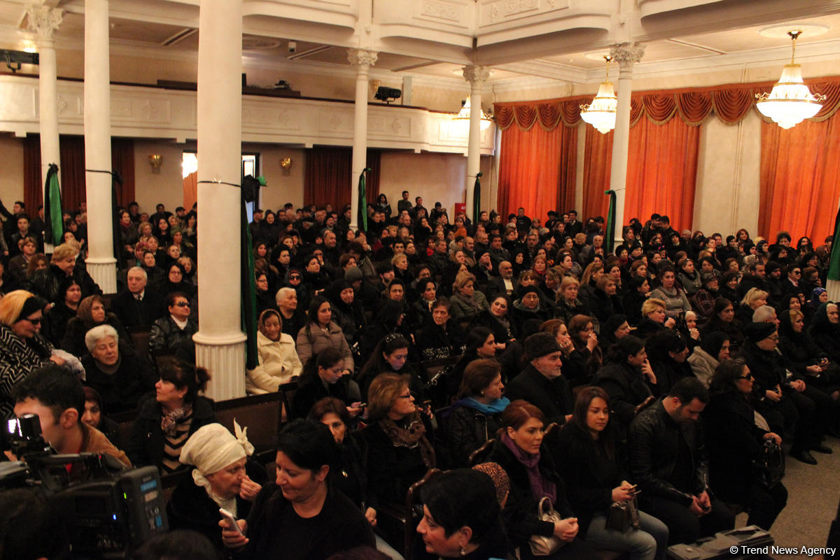 İlhamə Quliyevanı son mənzilə alqışlarla yola saldılar (FOTO)