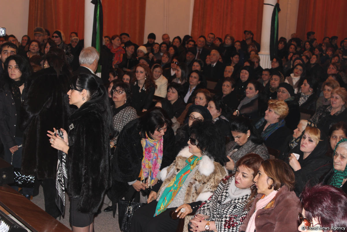 İlhamə Quliyevanı son mənzilə alqışlarla yola saldılar (FOTO)