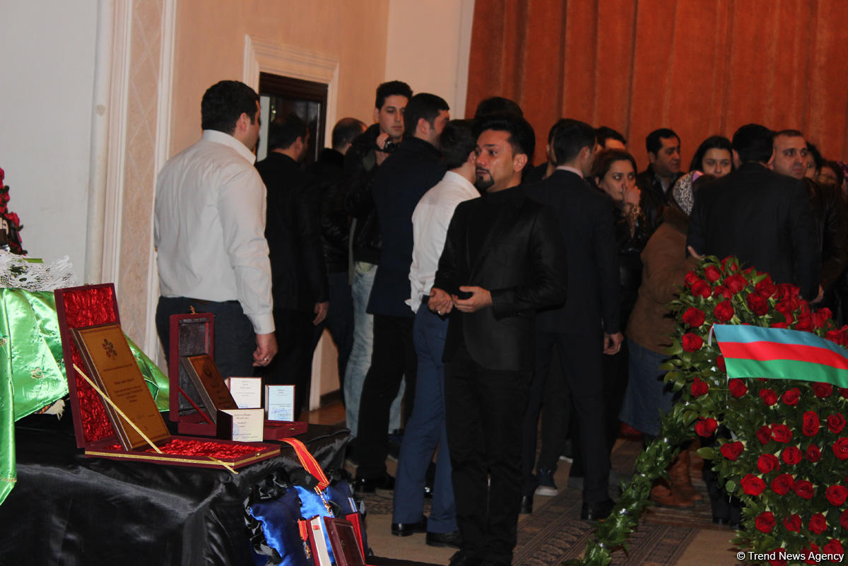 İlhamə Quliyevanı son mənzilə alqışlarla yola saldılar (FOTO)