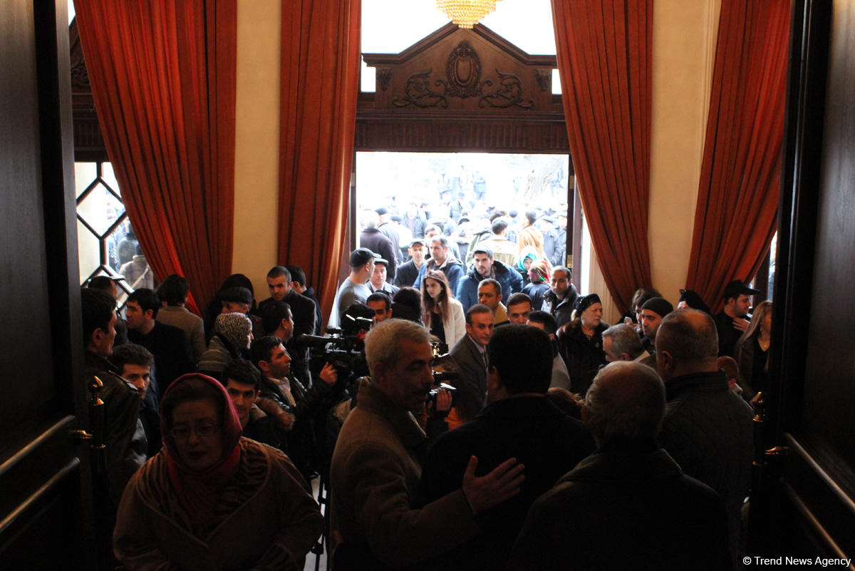 İlhamə Quliyevanı son mənzilə alqışlarla yola saldılar (FOTO)