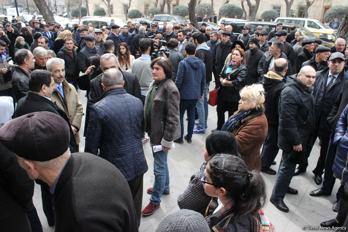 İlhamə Quliyevanı son mənzilə alqışlarla yola saldılar (FOTO)