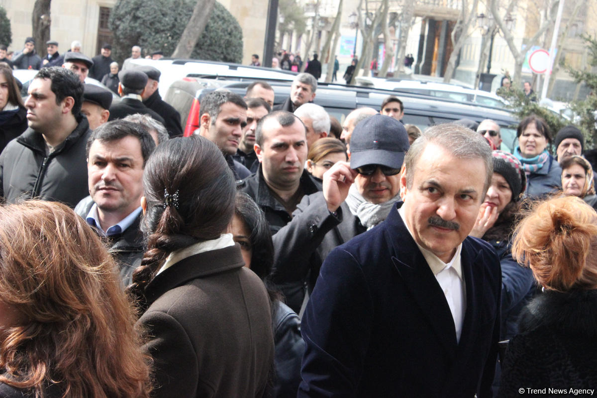 İlhamə Quliyevanı son mənzilə alqışlarla yola saldılar (FOTO)
