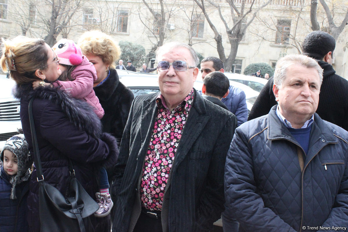 İlhamə Quliyevanı son mənzilə alqışlarla yola saldılar (FOTO)