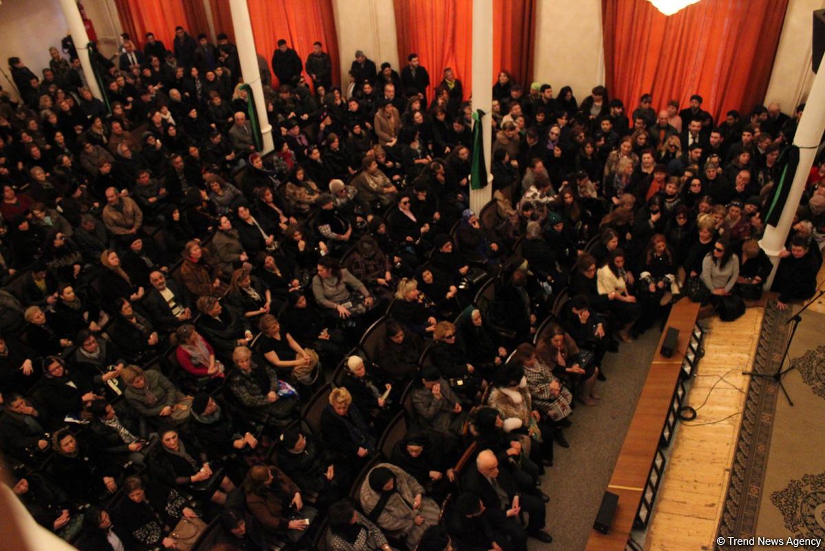 İlhamə Quliyevanı son mənzilə alqışlarla yola saldılar (FOTO)