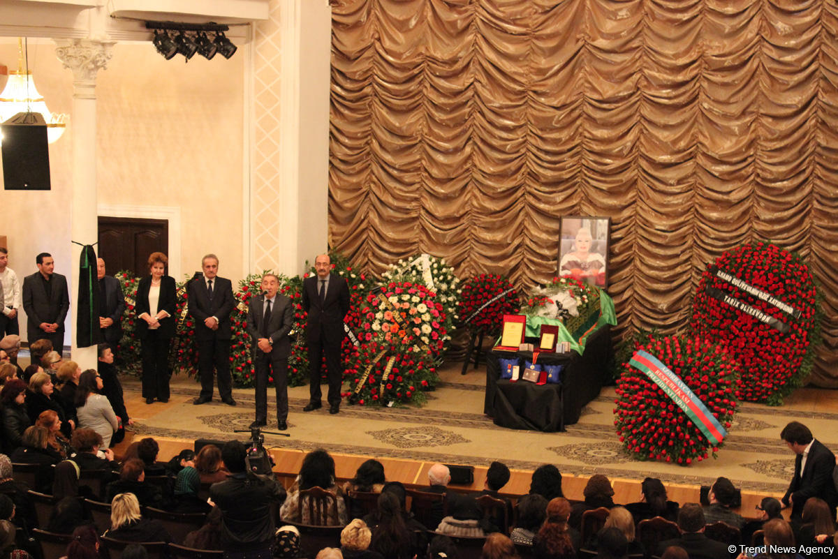 İlhamə Quliyevanı son mənzilə alqışlarla yola saldılar (FOTO)