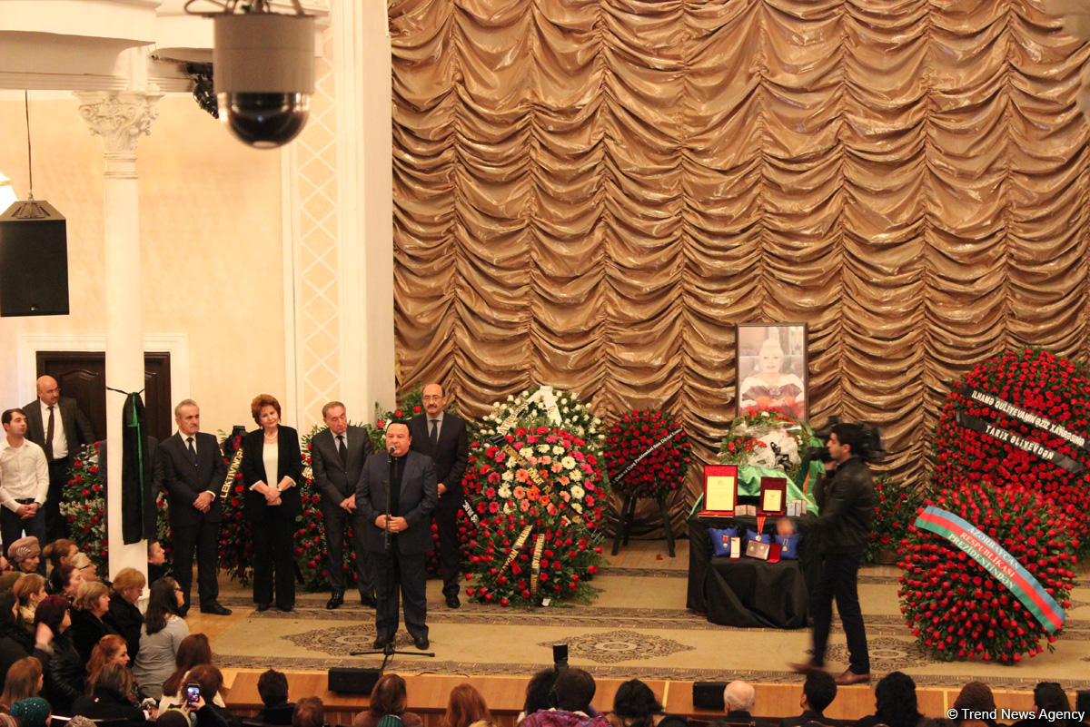İlhamə Quliyevanı son mənzilə alqışlarla yola saldılar (FOTO)