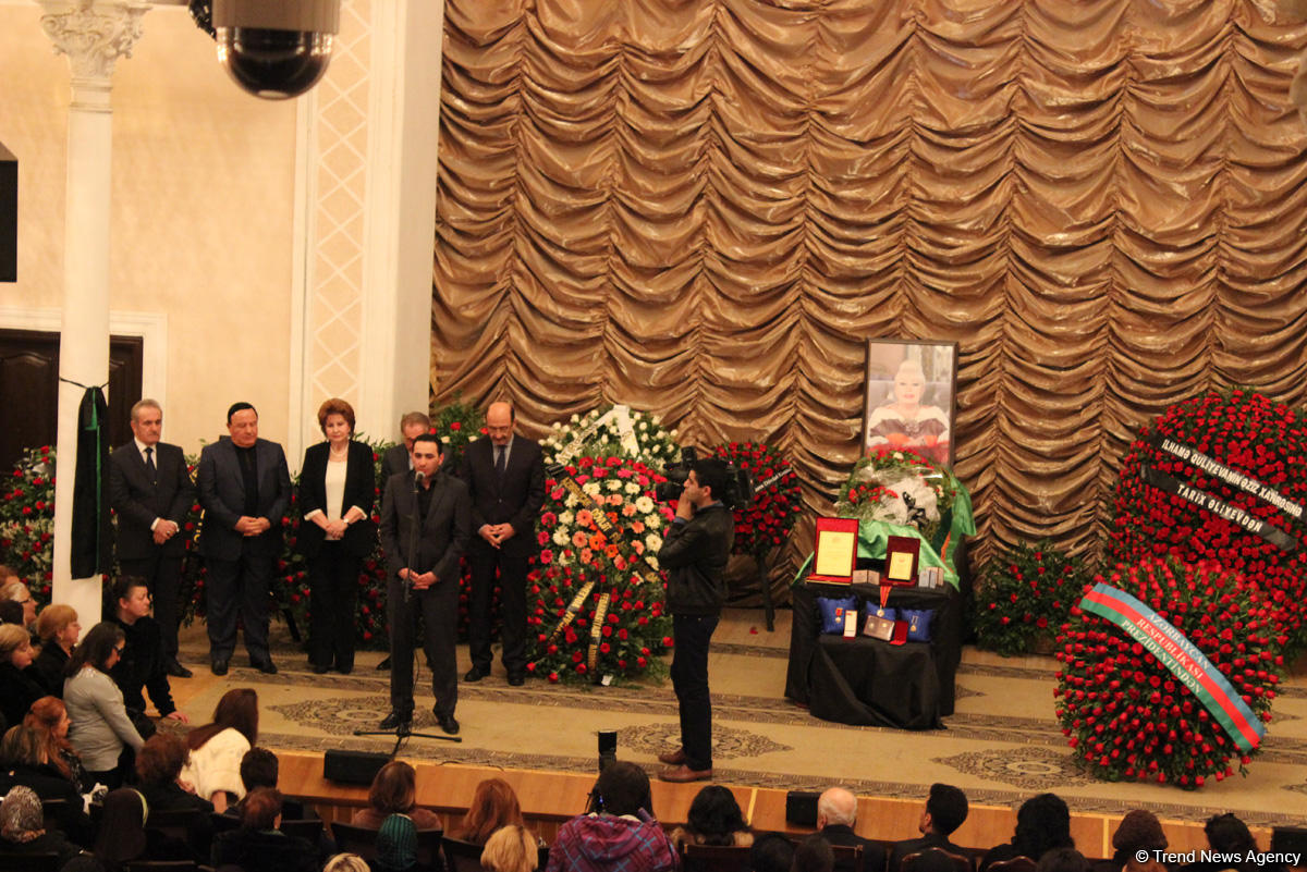 İlhamə Quliyevanı son mənzilə alqışlarla yola saldılar (FOTO)