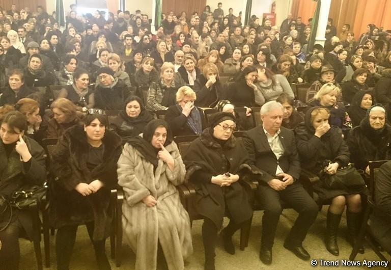 Xalq artisti İlhamə Quliyeva ilə vida mərasimi keçirilir (FOTO)