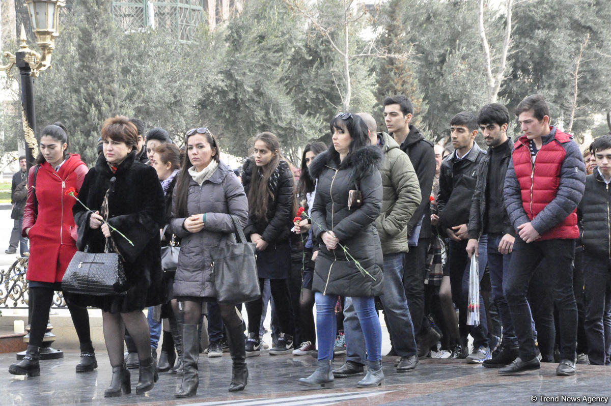 Azərbaycan ictimaiyyəti Xocalı soyqırımı qurbanlarının xatirəsini yad edir (FOTO)