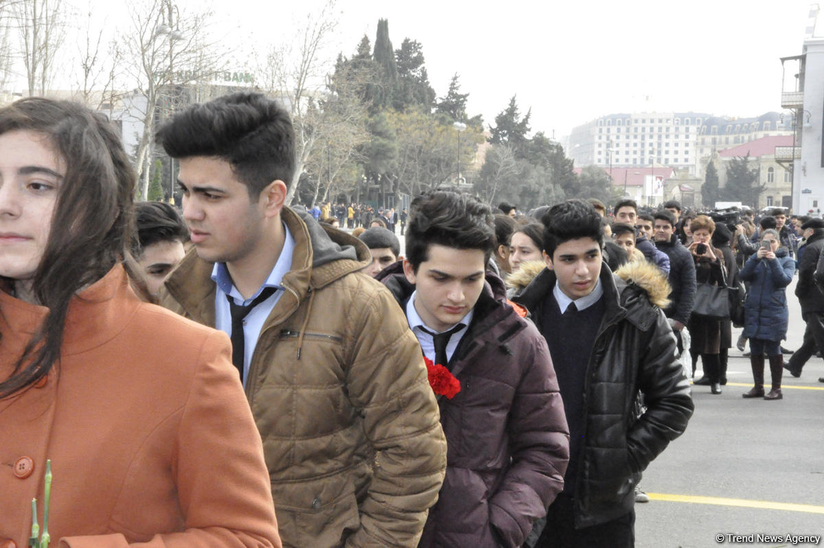 Azərbaycan ictimaiyyəti Xocalı soyqırımı qurbanlarının xatirəsini yad edir (FOTO)