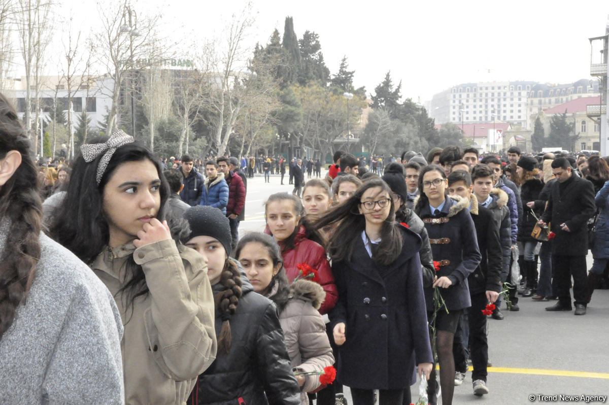 Azərbaycan ictimaiyyəti Xocalı soyqırımı qurbanlarının xatirəsini yad edir (FOTO)