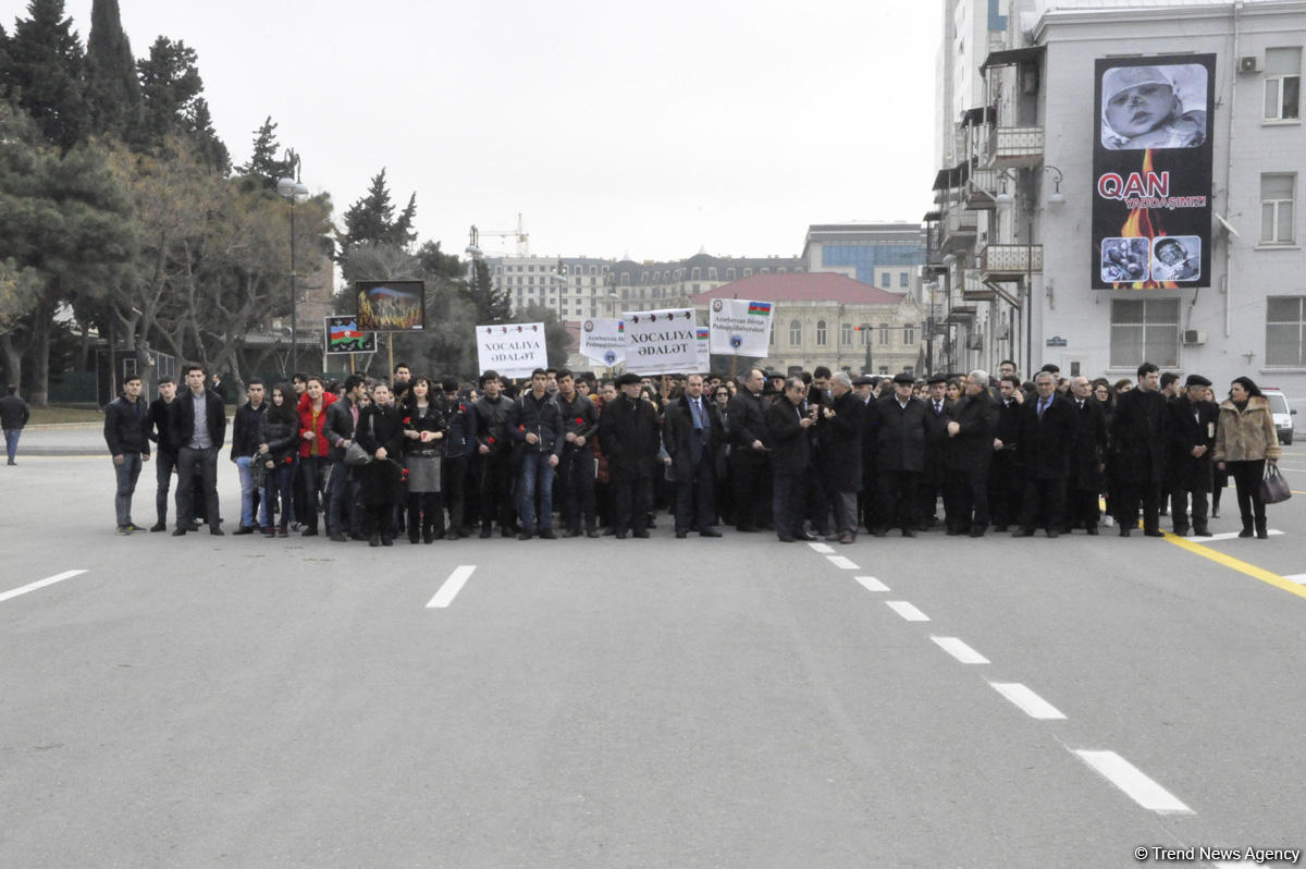 Azərbaycan ictimaiyyəti Xocalı soyqırımı qurbanlarının xatirəsini yad edir (FOTO)