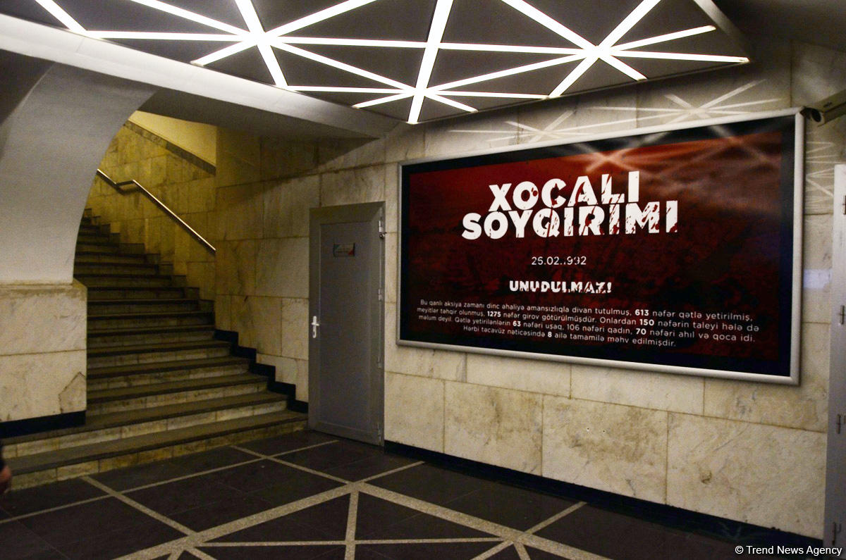 Bakı metrosunun stansiyalarında Xocalı faciəsilə bağlı foto və lövhələr yerləşdirilib (FOTO)