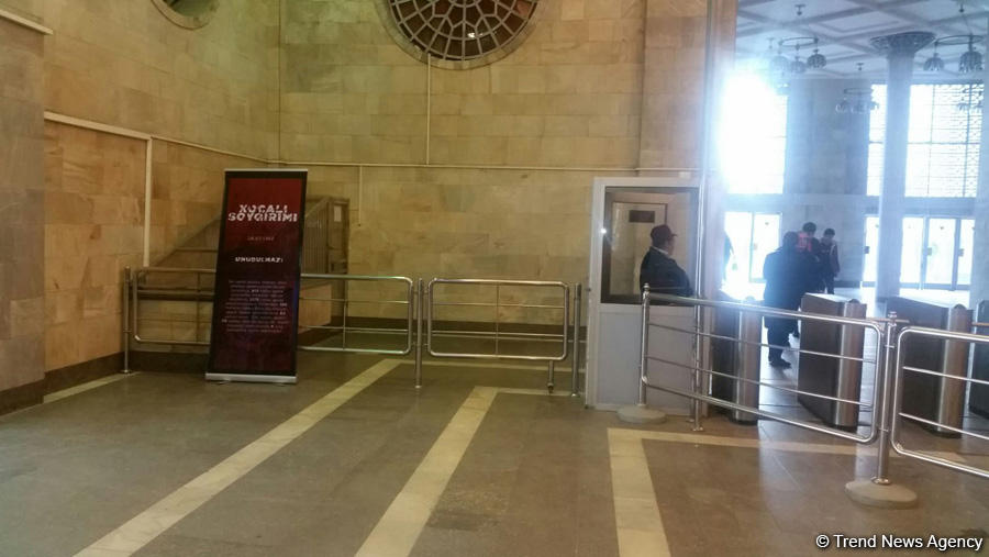 Bakı metrosunun stansiyalarında Xocalı faciəsilə bağlı foto və lövhələr yerləşdirilib (FOTO)