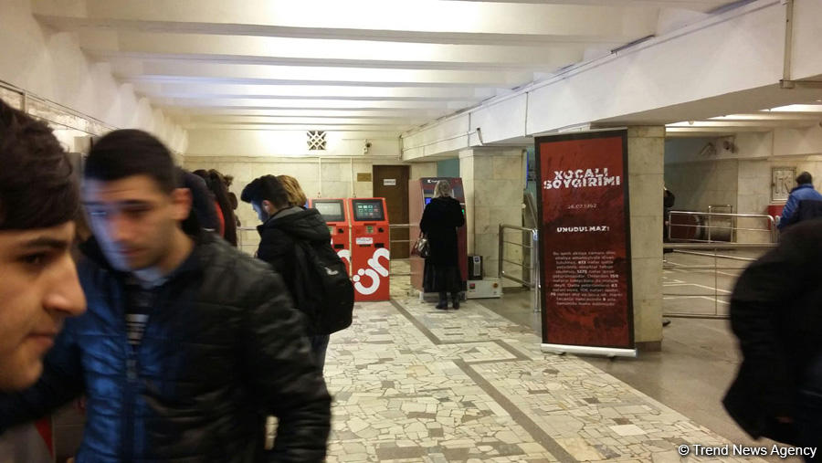 Bakı metrosunun stansiyalarında Xocalı faciəsilə bağlı foto və lövhələr yerləşdirilib (FOTO)