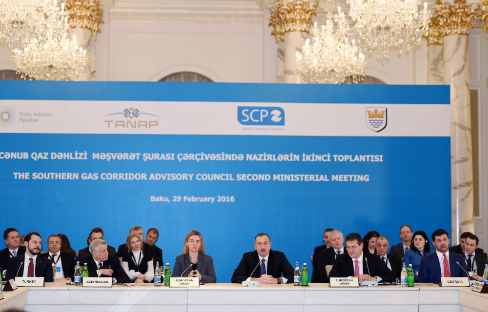 İlham Əliyev: Enerji əməkdaşlığı siyasi formatdan azad olmalıdır (FOTO) (ƏLAVƏ OLUNUB)