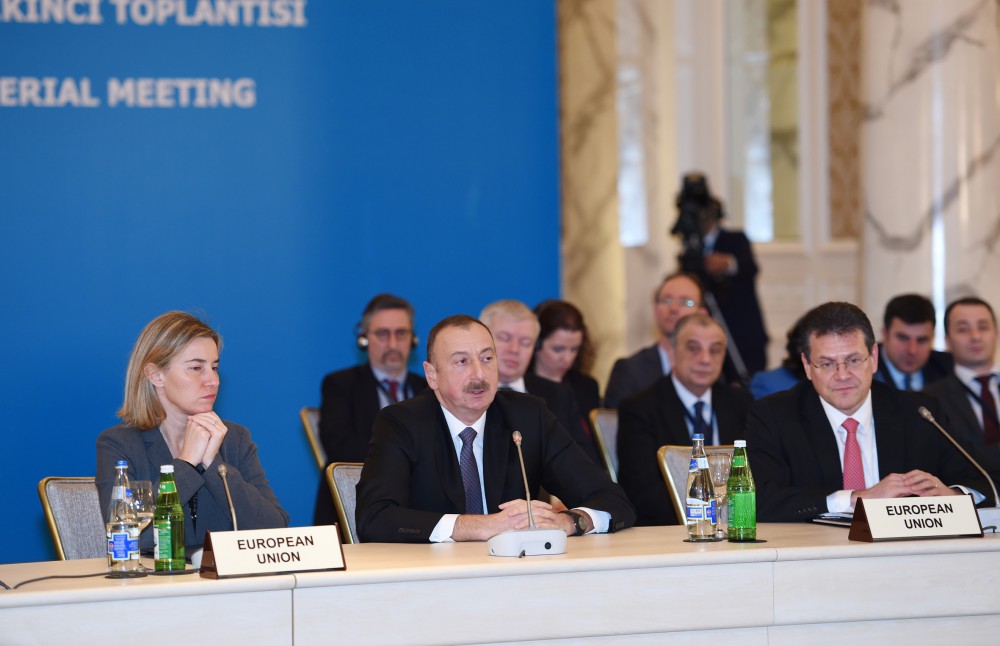 İlham Əliyev: Enerji əməkdaşlığı siyasi formatdan azad olmalıdır (FOTO) (ƏLAVƏ OLUNUB)