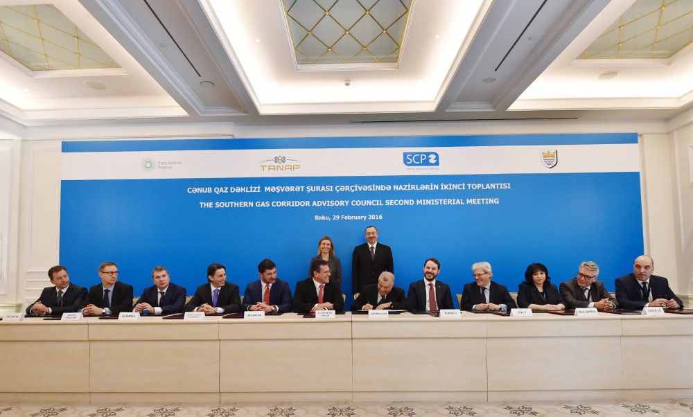 İlham Əliyev: Enerji əməkdaşlığı siyasi formatdan azad olmalıdır (FOTO) (ƏLAVƏ OLUNUB)