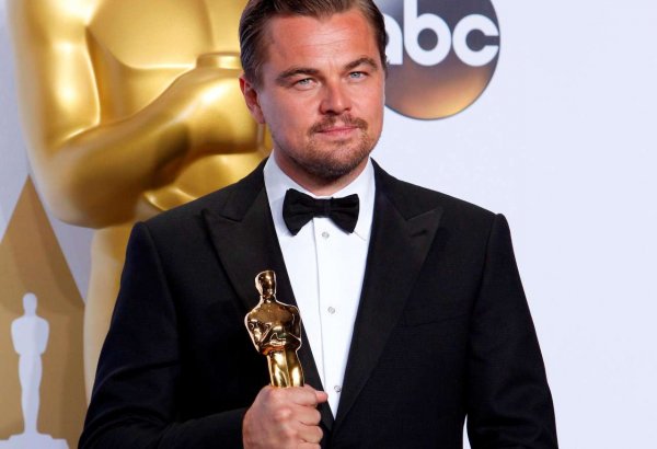 Leonardo Di Kaprio illərlə gözlədiyi "Oskar"ı restoranda unudub