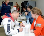 Müxtəlif ölkələrin nümayəndə heyətləri Bakıda batut gimnastikası üzrə Dünya Kuboku üçün akkreditasiyadan keçirlər (FOTOREPORTAJ)