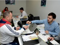 Müxtəlif ölkələrin nümayəndə heyətləri Bakıda batut gimnastikası üzrə Dünya Kuboku üçün akkreditasiyadan keçirlər (FOTOREPORTAJ)