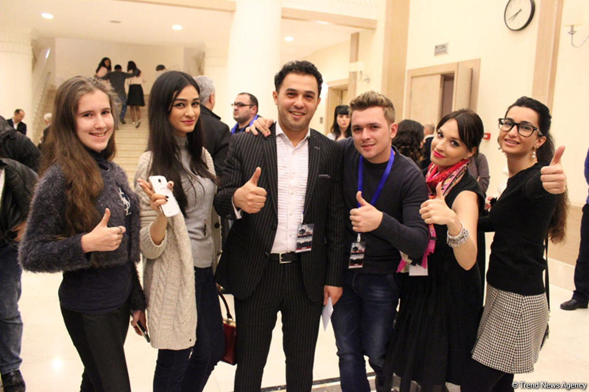 Bakıda “Zaman adlı qatar” filminin qala-gecəsi keçirildi – qırmızı xalı, alqışlar, göz yaşları... (FOTO)