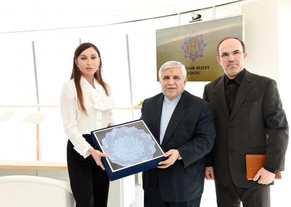 Azərbaycanın birinci xanımı Mehriban Əliyeva İranın ölkəmizdəki səfiri ilə görüşüb (FOTO)
