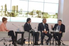 IV Qlobal Bakı Forumu öz işini davam etdirir (FOTO)