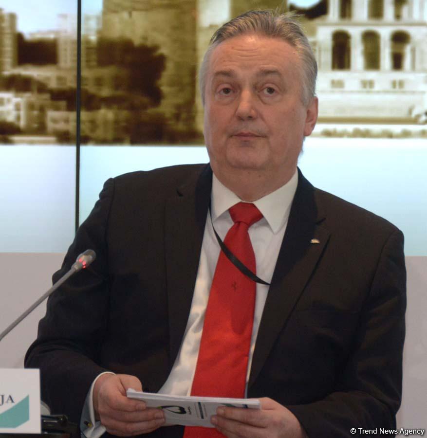 IV Qlobal Bakı Forumu öz işini davam etdirir (FOTO)