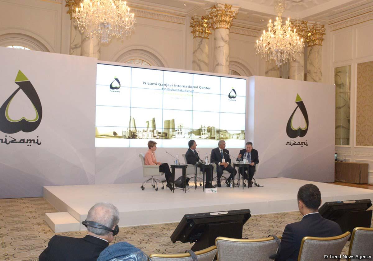 IV Qlobal Bakı Forumu öz işini davam etdirir (FOTO)