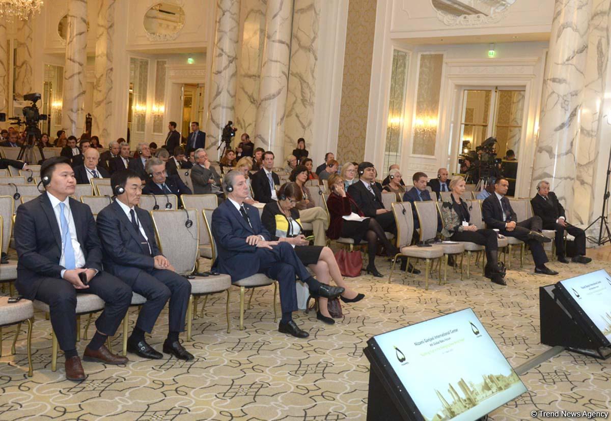 IV Qlobal Bakı Forumu öz işini davam etdirir (FOTO)