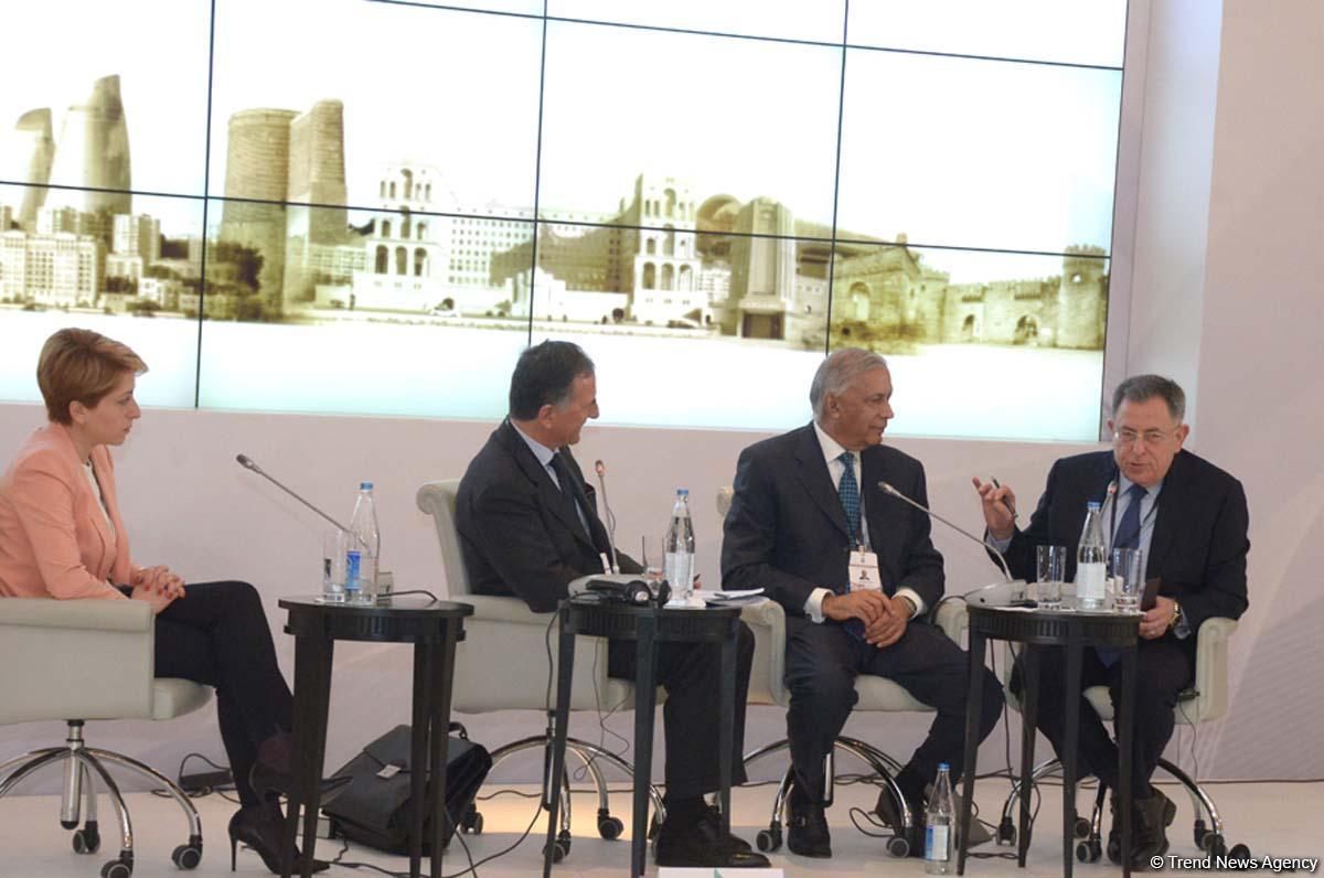 IV Qlobal Bakı Forumu öz işini davam etdirir (FOTO)