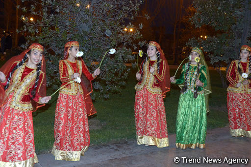 Bakıda atəşfəşanlıq oldu (FOTO)