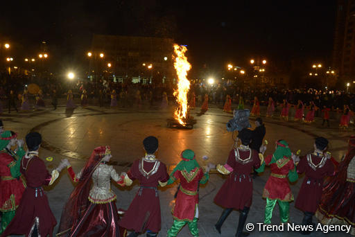 Bakıda atəşfəşanlıq oldu (FOTO)