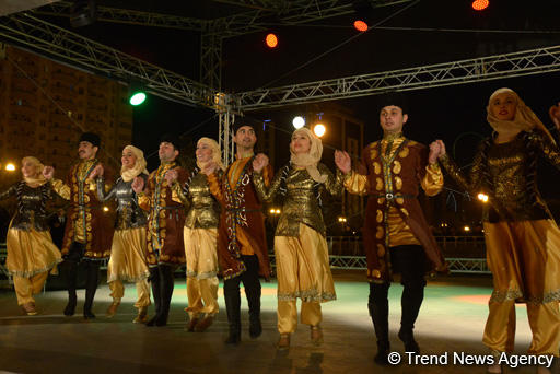 Bakıda atəşfəşanlıq oldu (FOTO)