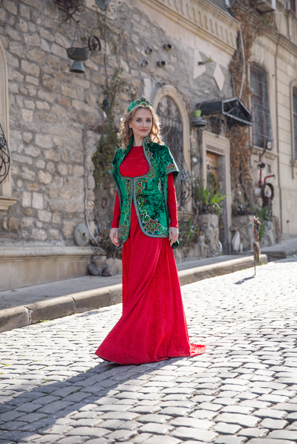 Rus gözəli Bahar qızına çevrildi (FOTO)