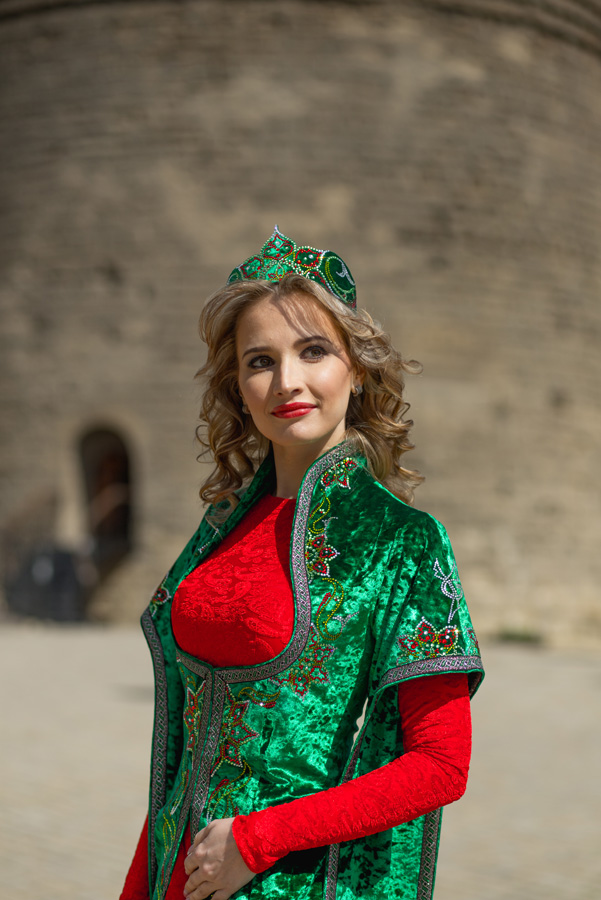 Rus gözəli Bahar qızına çevrildi (FOTO)