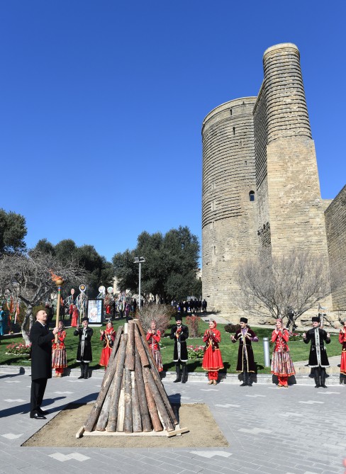 Prezident İlham Əliyev və xanımı Novruz bayramı münasibətilə ümumxalq şənliyində iştirak ediblər (ƏLAVƏ OLUNUB) (FOTO)