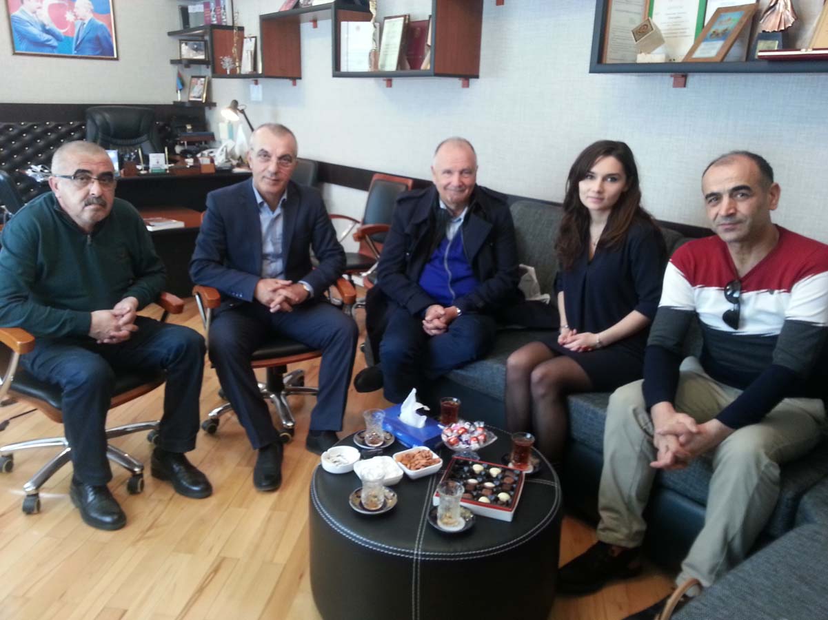 İsveçli rejissor Dövlət Gənc Tamaşaçılar Teatrında olub (FOTO)